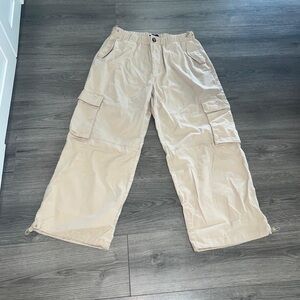 Forever 21 Women’s Light Beige Cargo Pants Size L